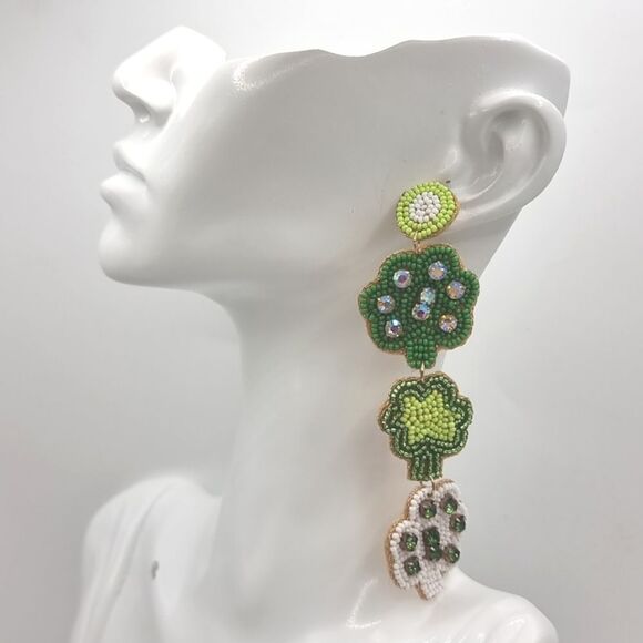 New TRIPLE CLOVER graphic bling sead beed St Patty's day earrings - Picture 3 of 9